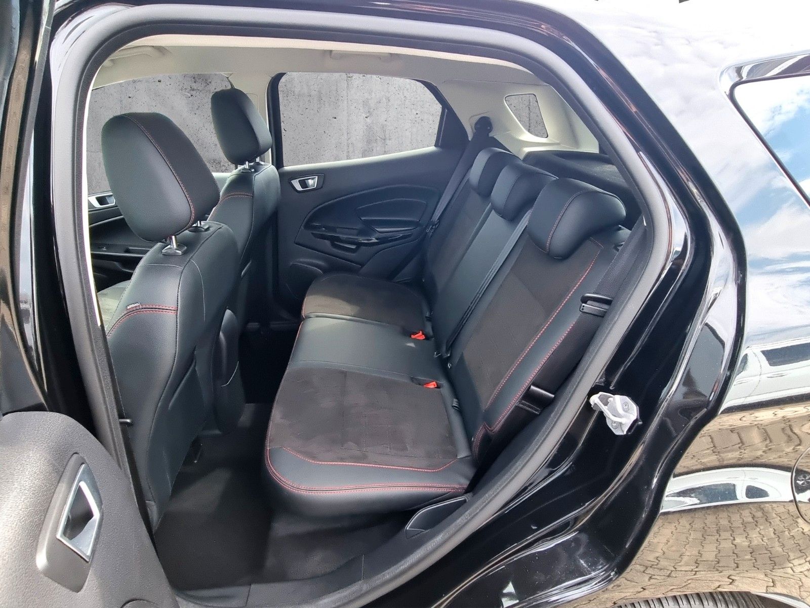 Fahrzeugabbildung Ford EcoSport ST-Line