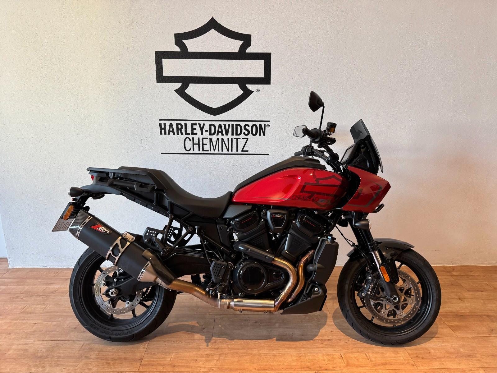Harley-Davidson Pan America ST RA1250ST mit Zard ESD