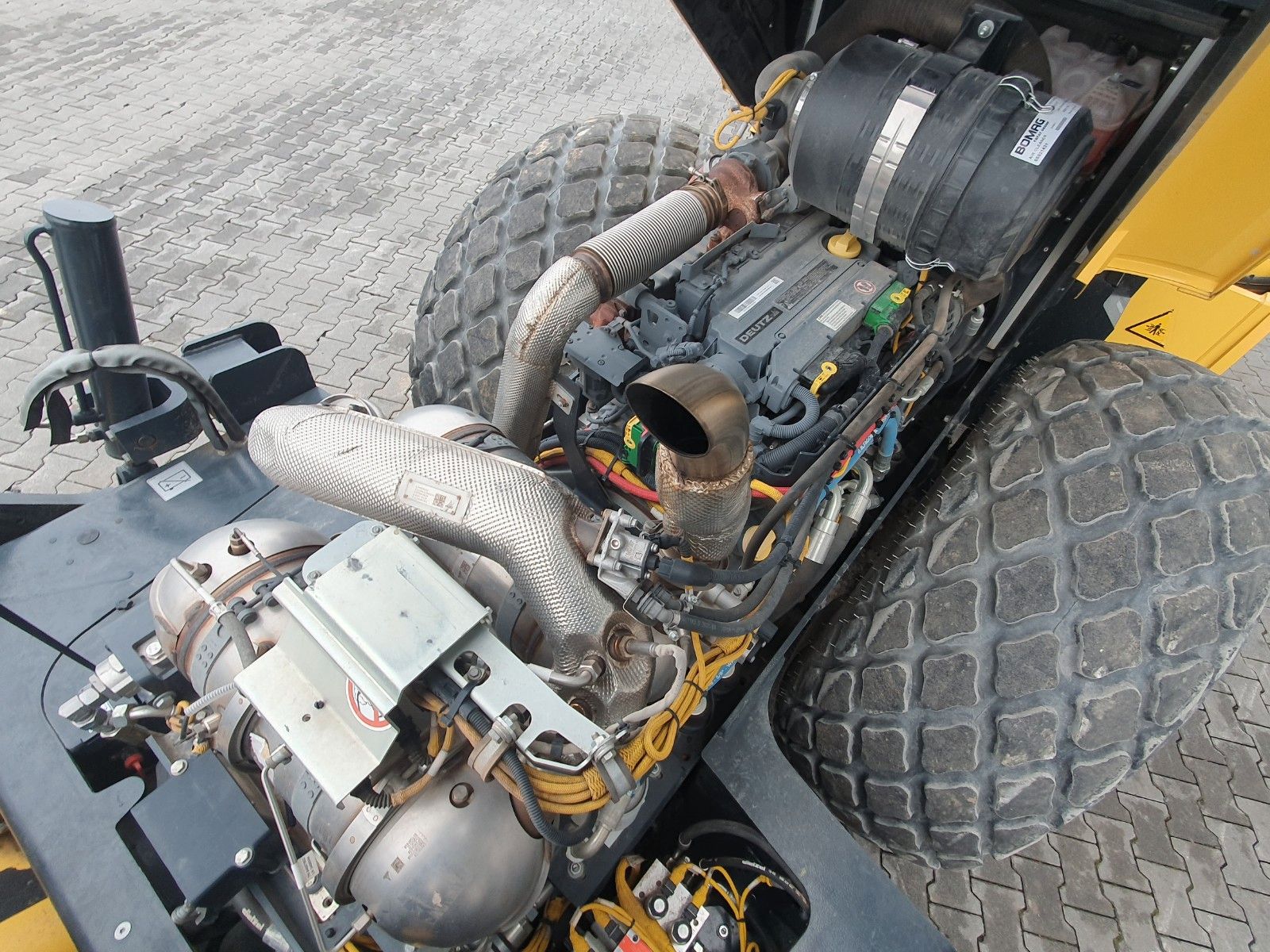 Fahrzeugabbildung BOMAG BW 213 DH / nur 1.087h / Plattenanbauverdicht