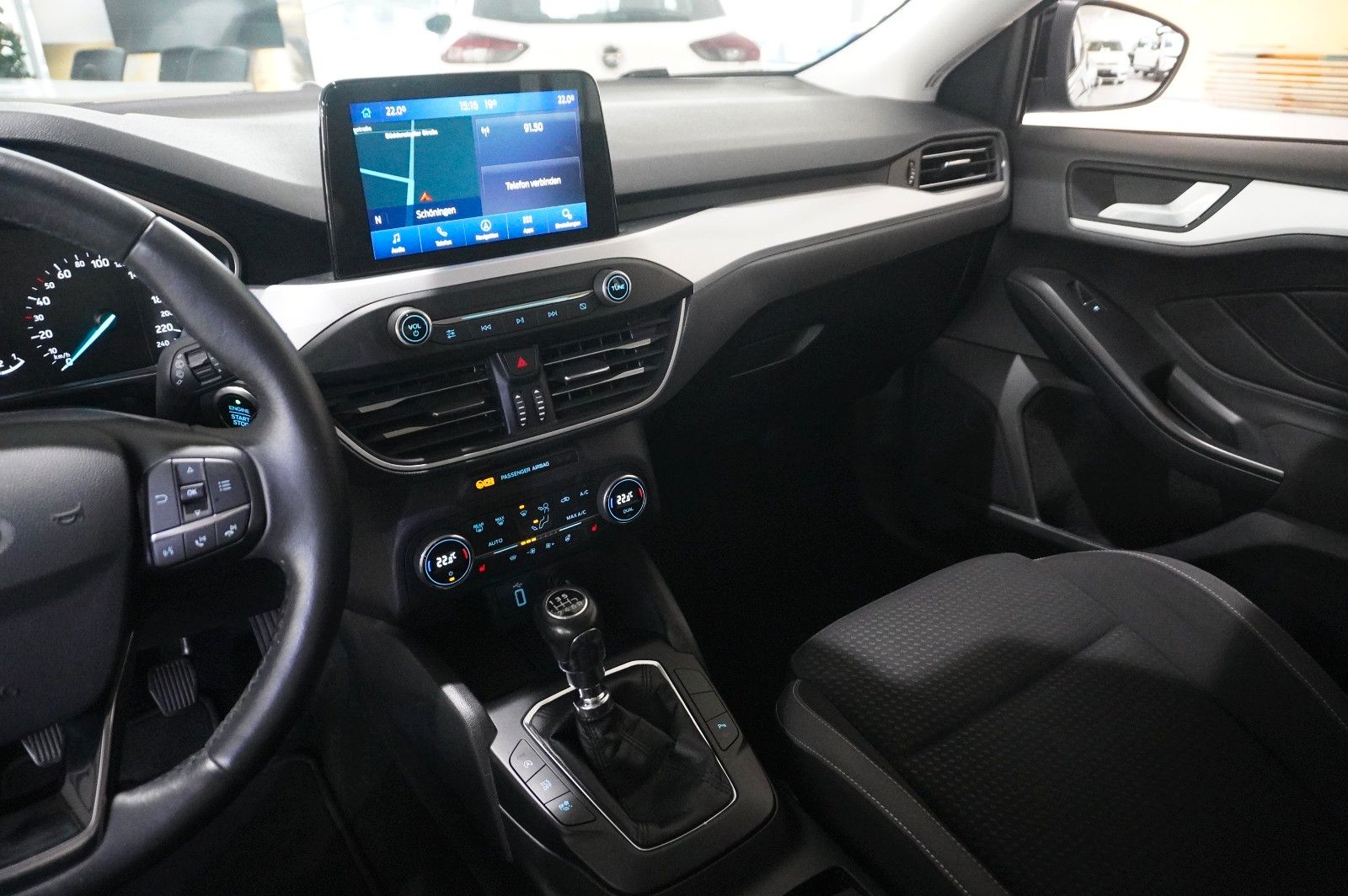 Fahrzeugabbildung Ford Focus Lim. 1.0 COOL & CONN. NAVI/LED/SPORT/SHZ
