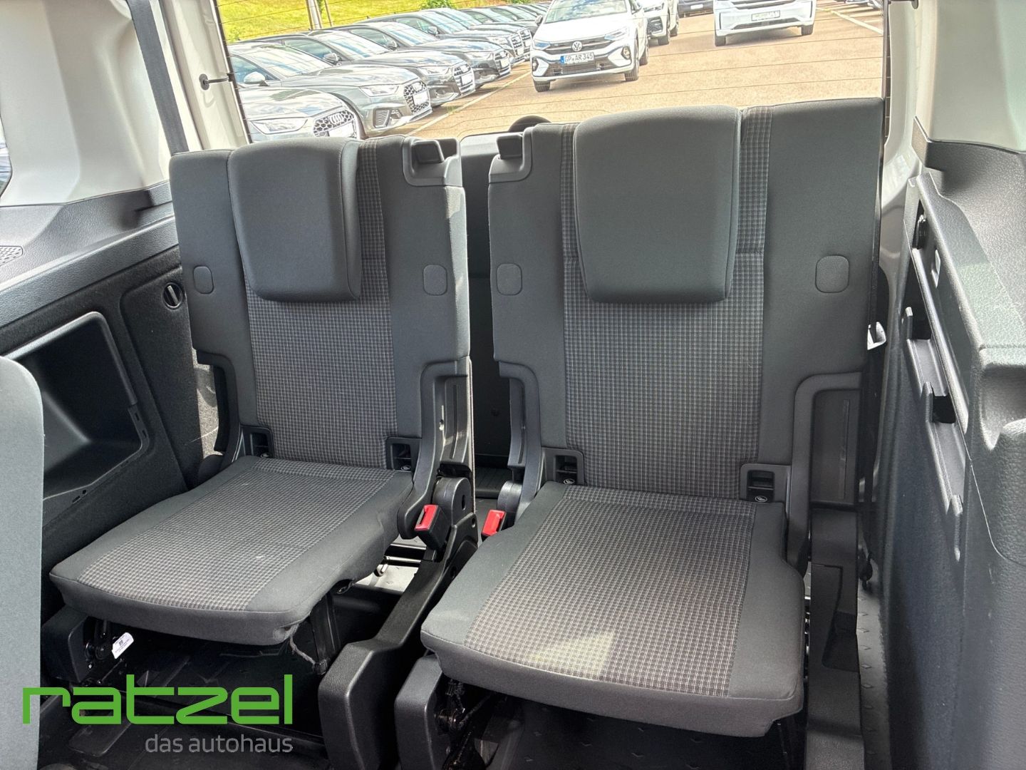 Fahrzeugabbildung Volkswagen Caddy Basis 2.0 TDI Navi Kamera lane Assist DAB