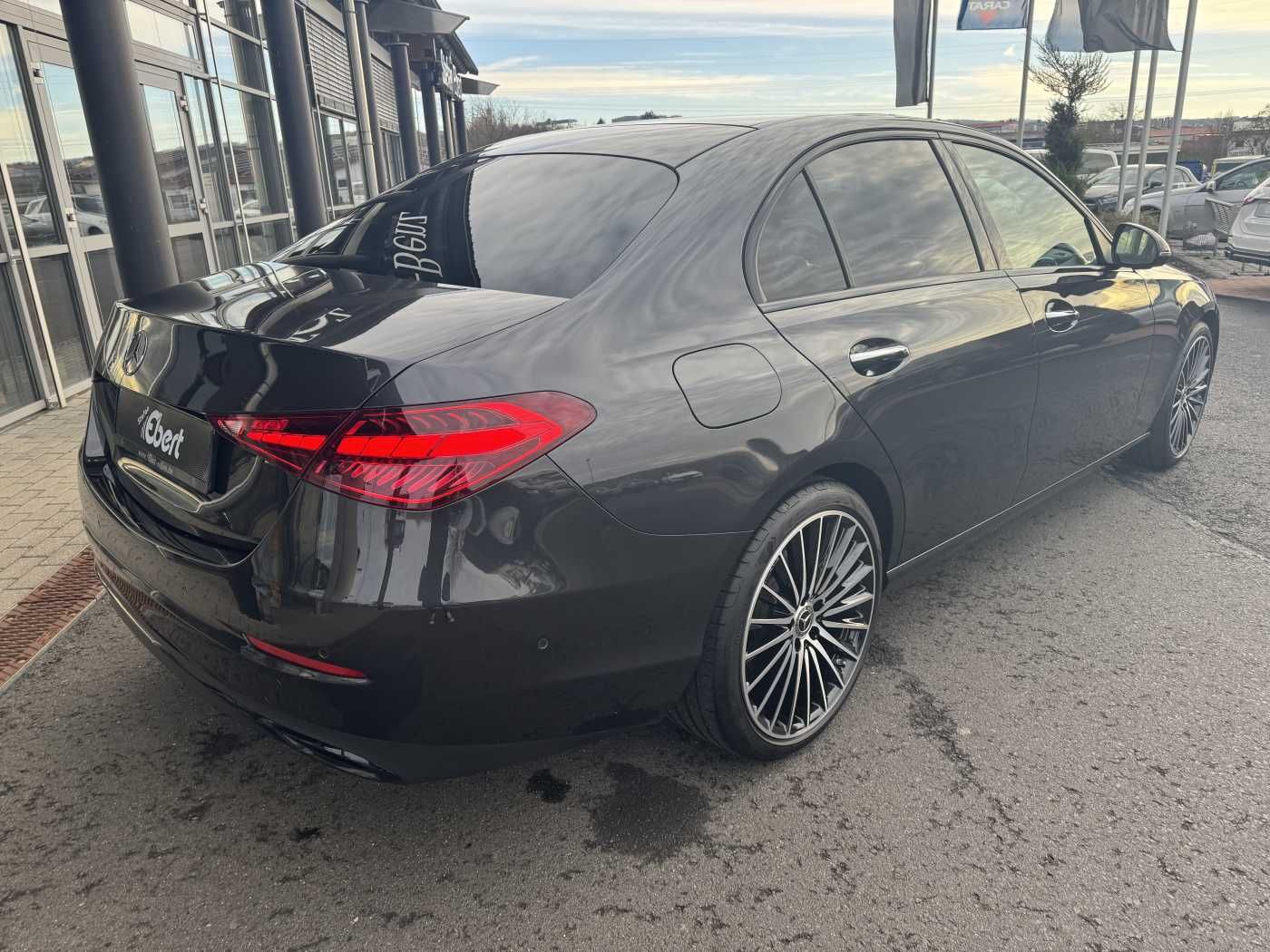 Fahrzeugabbildung Mercedes-Benz C 300d 9G AMG19'+Avantgarde+Distr+Digital +Ambie