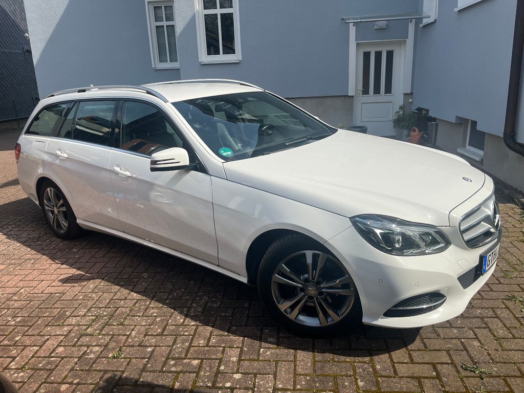 Image of Mercedes-Benz E 220