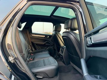 Porsche Cayenne - 10