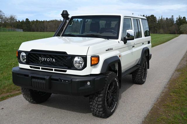 Toyota Land Cruiser GRJ 76 4.0 V6 5-Gang NESTLE OFFROAD