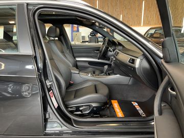 BMW Touring 330d xDrive *PANO*NAVI*PDC*SZHZ*LEDER*
