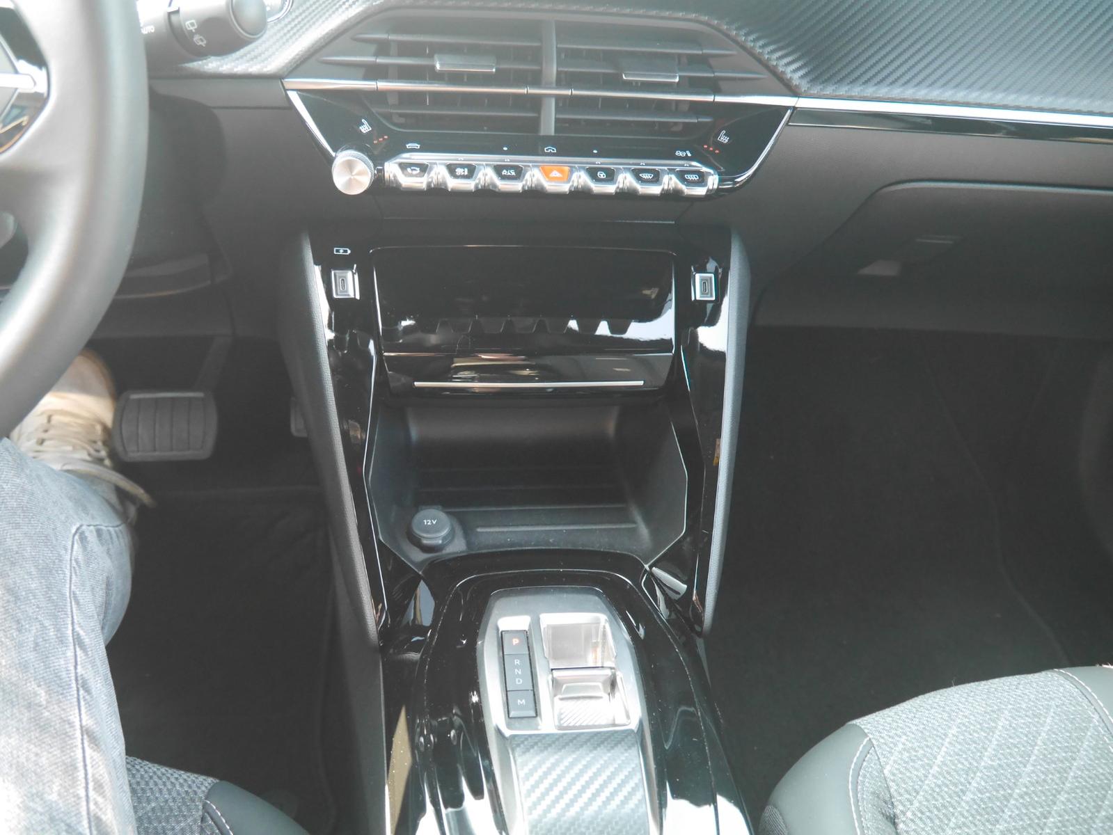 Peugeot 2008 Hybrid 145 LED/Navi/ACC/SHZ/360-Grad