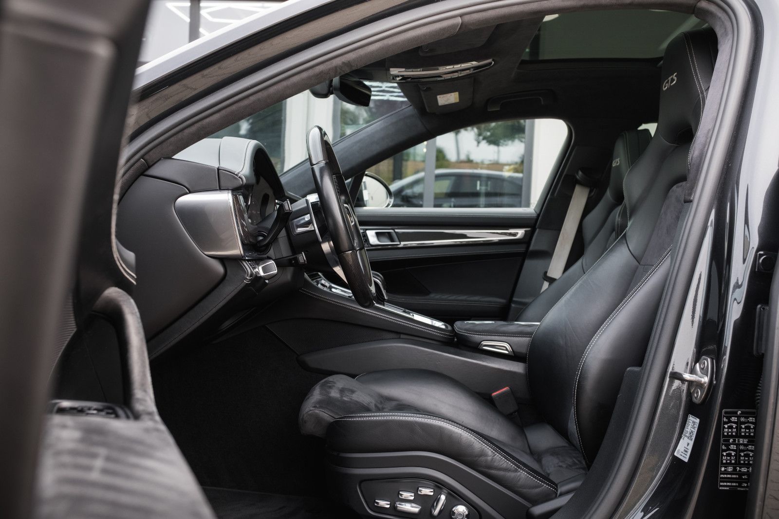 Fahrzeugabbildung Porsche Panamera Sport Turismo GTS-BOSE-Approved