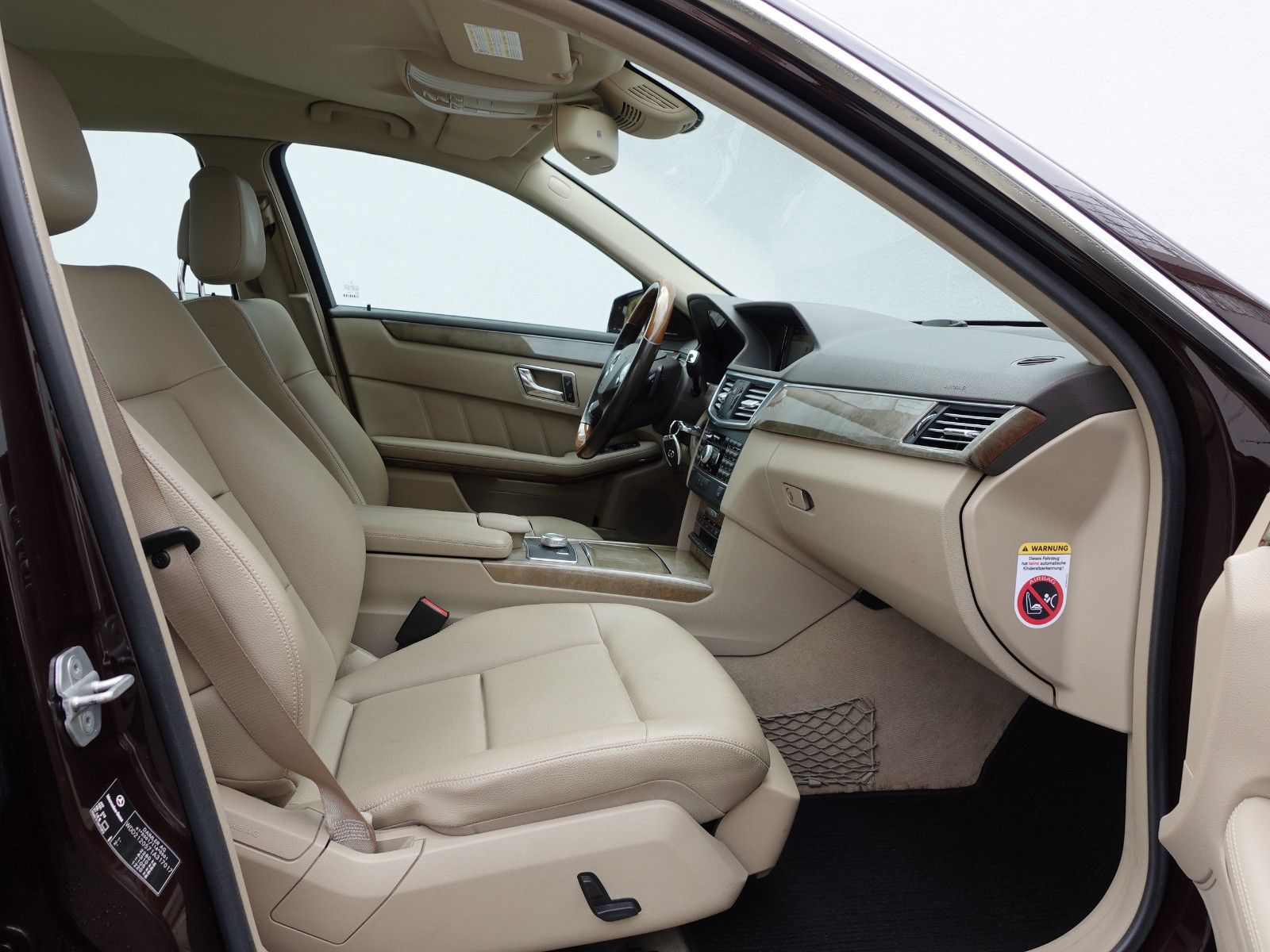 Fahrzeugabbildung Mercedes-Benz E 350 CGI Elegance,Navi,Sitzhzg,Händlerfahrzeug