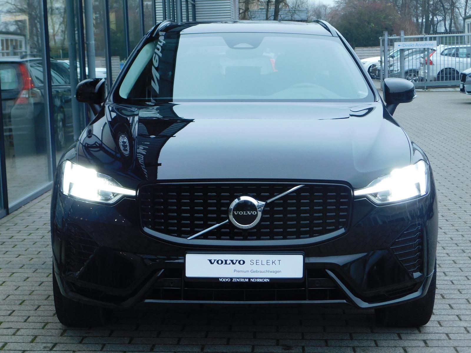 Fahrzeugabbildung Volvo XC60 B4 D Plus Dark