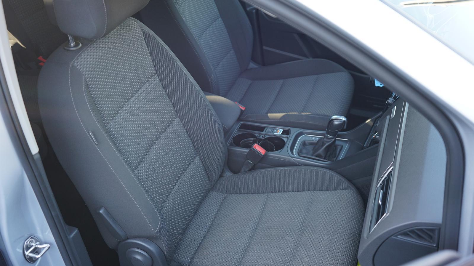 Volkswagen Touran Comfortline 1.4-7 Sitzer-Navi-DAB-3 Zonen