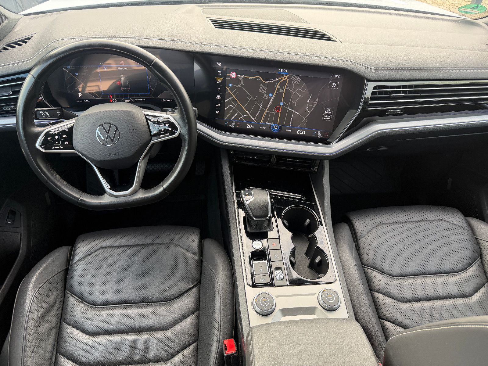 Fahrzeugabbildung Volkswagen Touareg SPORT/ 4Motion/VIRTUAL/AMBIENT/360''KAM