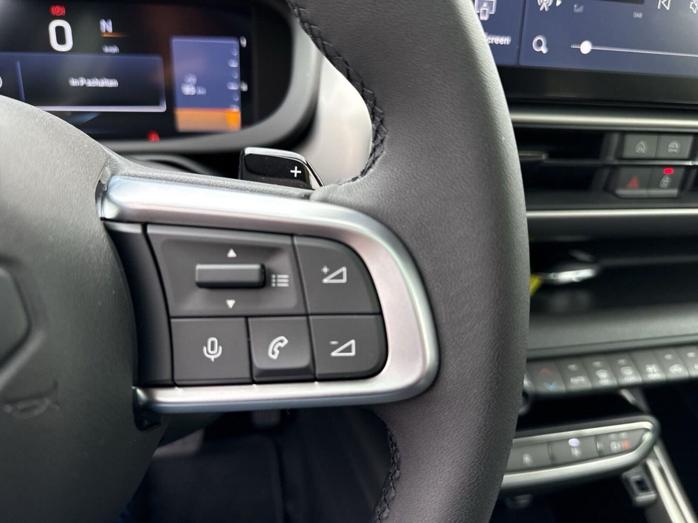 Fahrzeugabbildung Jeep Avenger Summit 1.2 MHEV -Panormadach-Leder