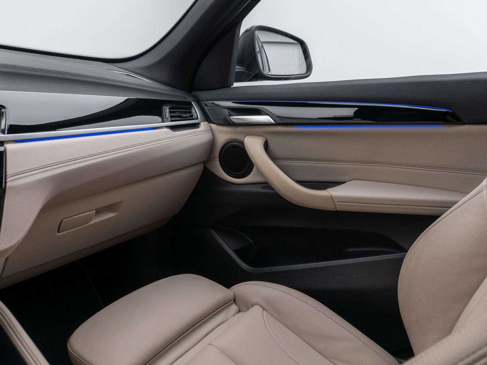 Fahrzeugabbildung BMW X1 xD20i xLine Kamera HUD DAB HiFi Komfort Sport