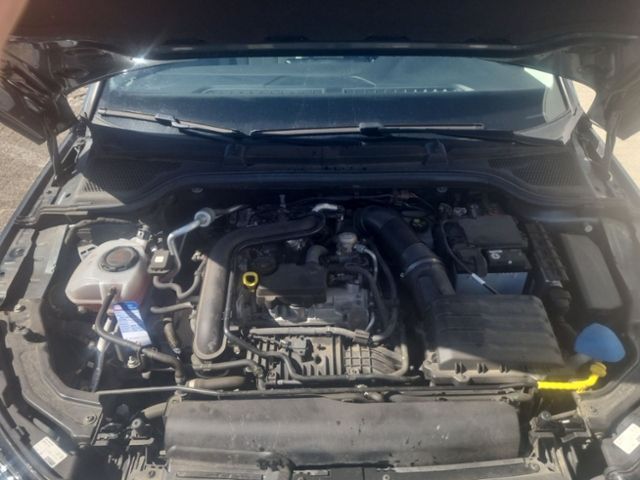 Fahrzeugabbildung SKODA Kamiq 1.0 TSI DSG Style LED KLIMA MFL SHZ TEMPOM
