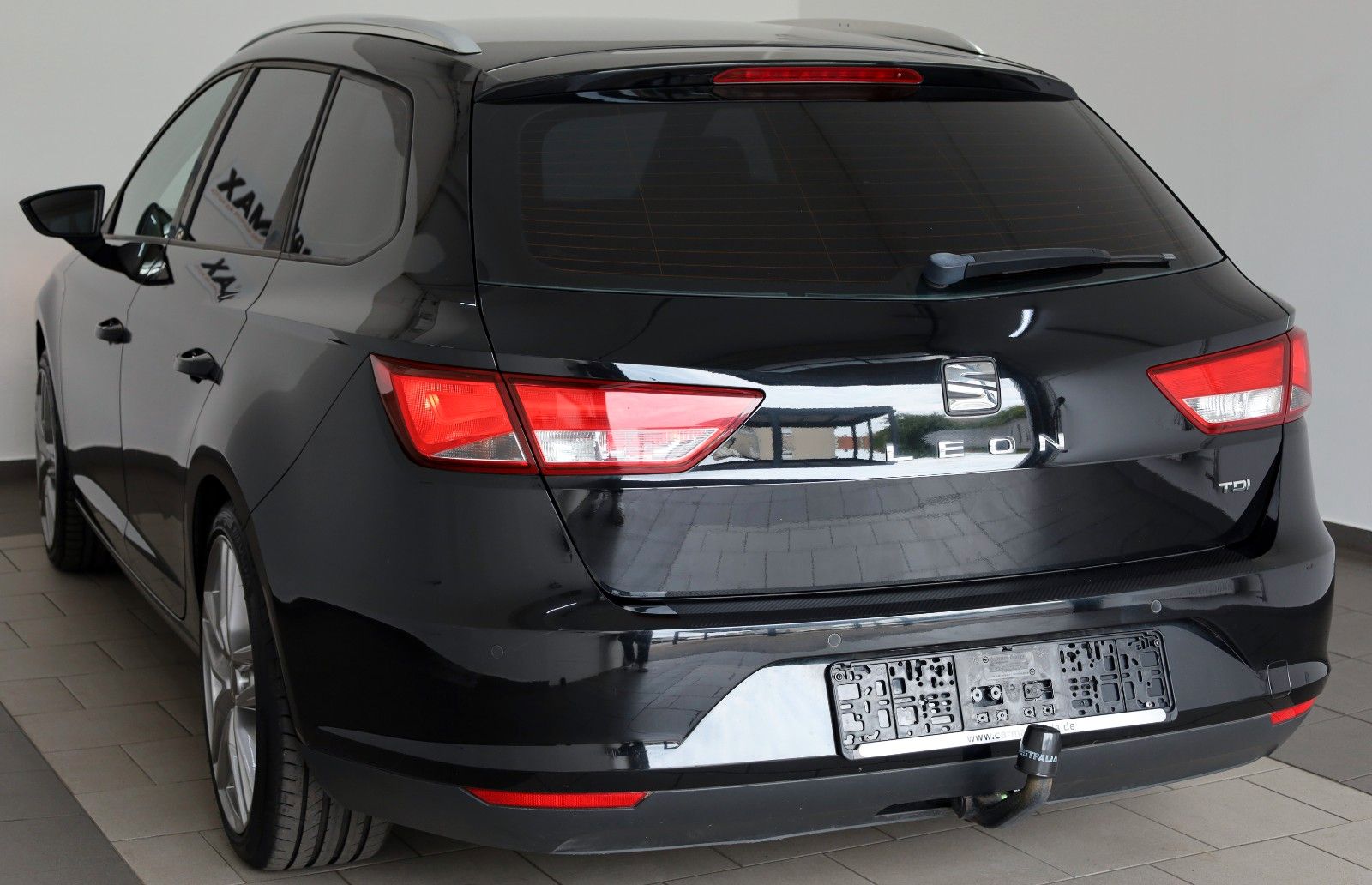 Fahrzeugabbildung SEAT Leon ST Style Navi,SH,PDC,AHK,8-fach bereift!