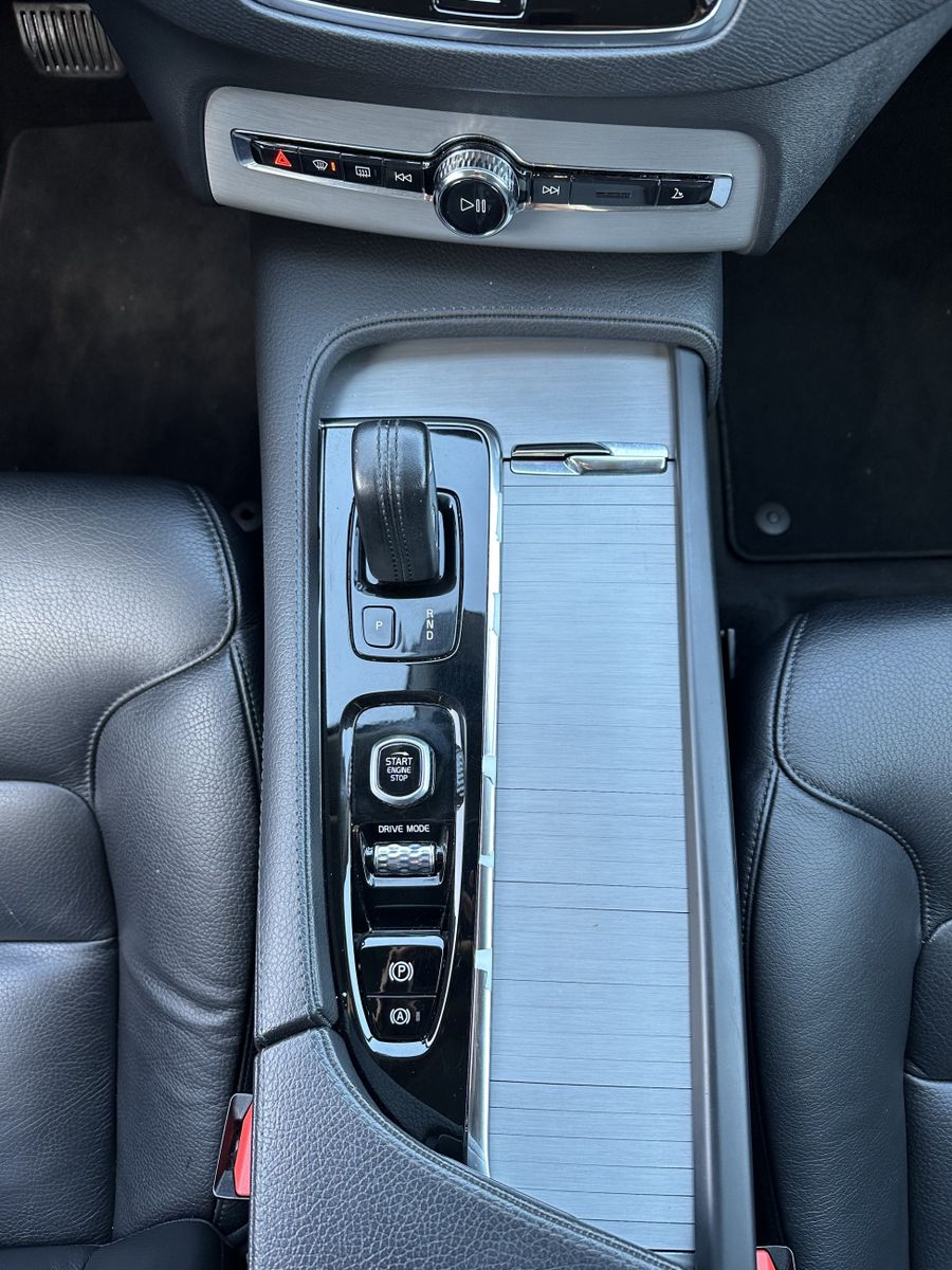 Fahrzeugabbildung Volvo XC90 R Design AWD 7-Sitzer NAV+LED+19ZO+ACC