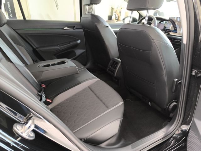 Fahrzeugabbildung Volkswagen Golf Variant 1.5 eTSI DSG Goal LED ACC NAVI AHK