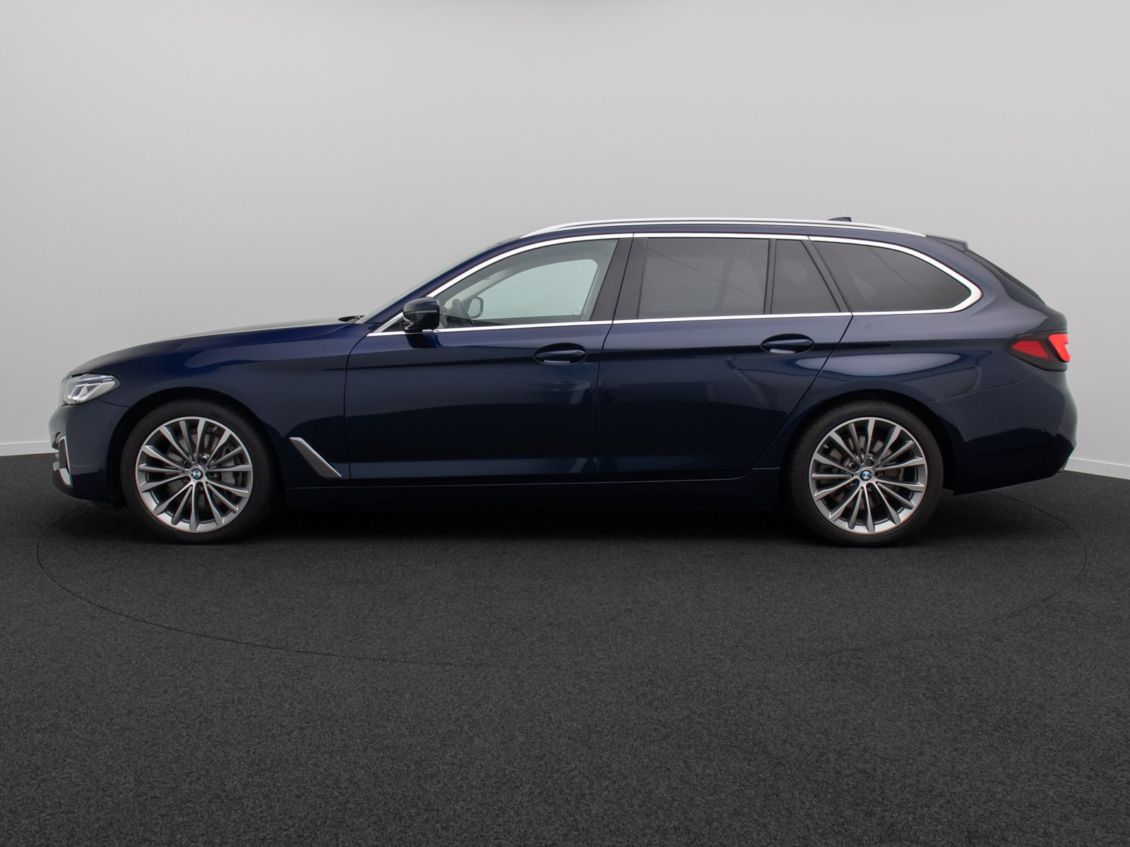 Fahrzeugabbildung BMW 530d xD Luxury Line ACC H/K AHK Panorama HUD 19"