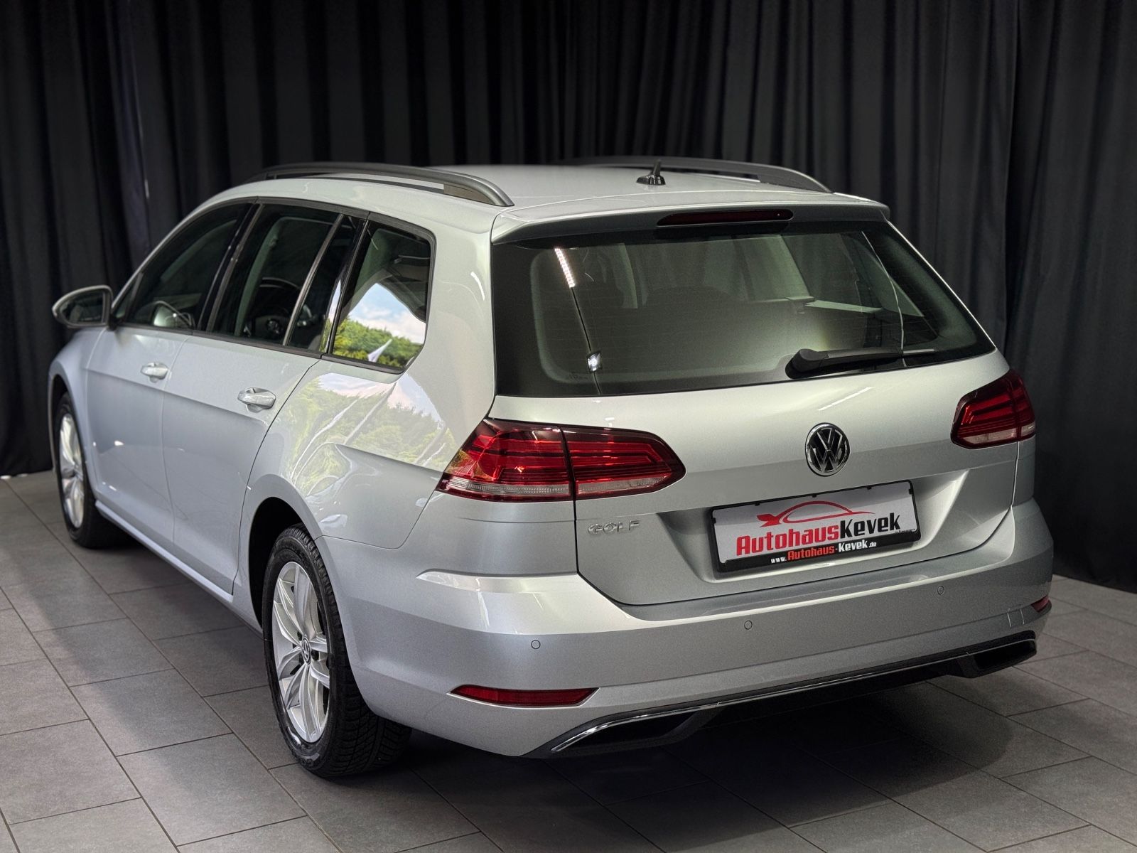 Fahrzeugabbildung Volkswagen Golf VII Variant Comfortline|NAVI|ACC|MASSAGE|