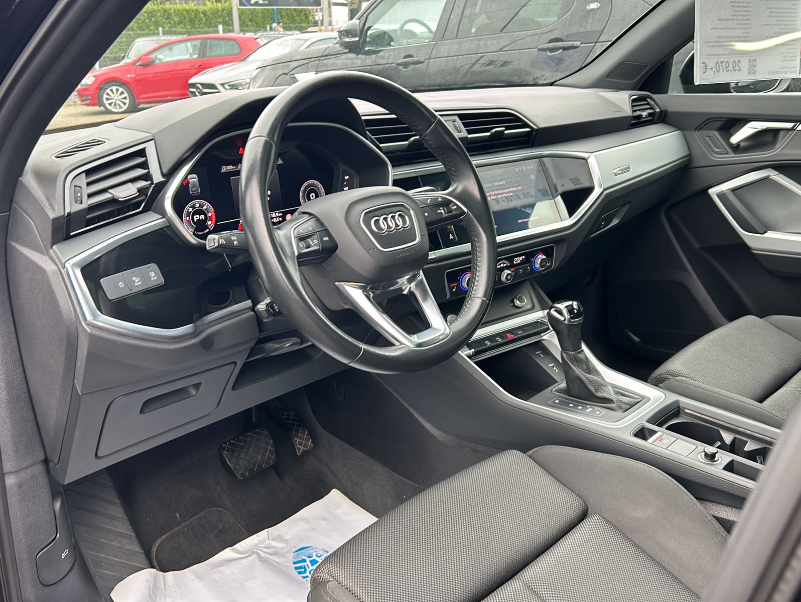 Fahrzeugabbildung Audi Q3 35 TDI S-Line MATRIX