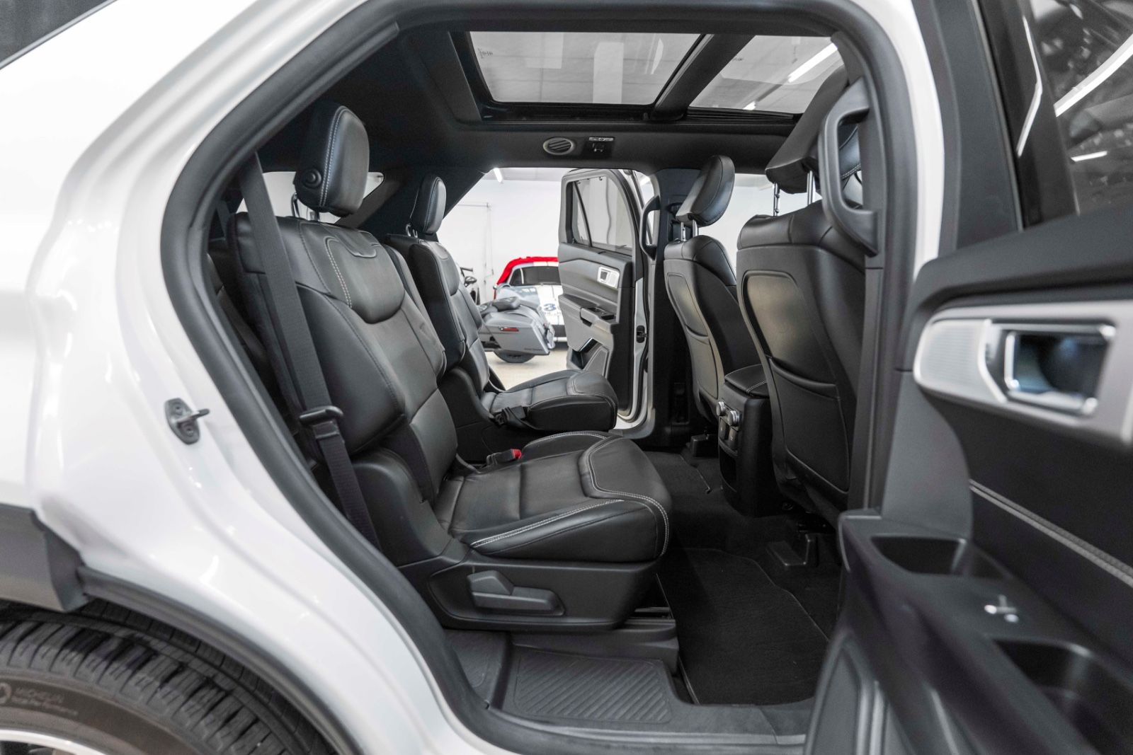 Fahrzeugabbildung Ford Explorer ST 3.0L AWD ACC LED 360° B&O PANO AHK