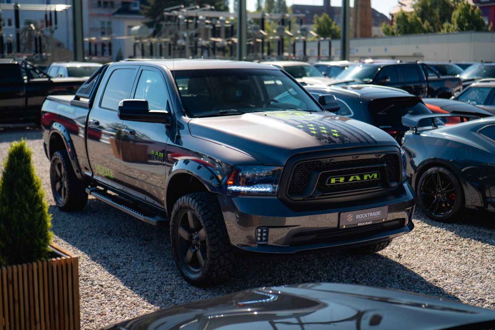 Fahrzeugabbildung Dodge RAM 5.7 V8 HEMI 4x4 OFFROAD Night-Paket LONGBED