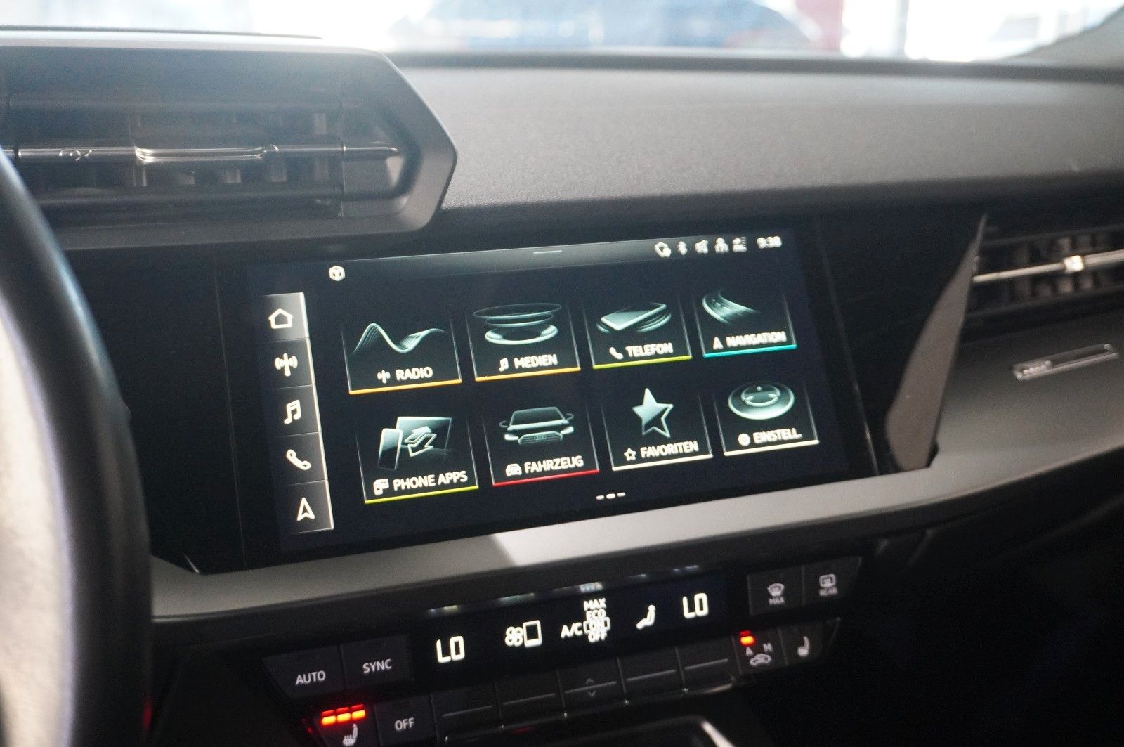 Fahrzeugabbildung Audi A3 Sportback 35 TFSI NAVI/LED/SPORT/SHZ/VIRT/DAB