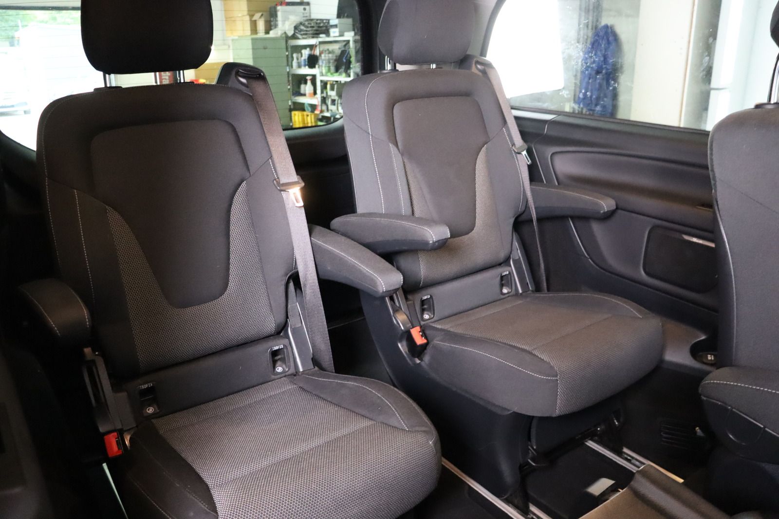 Fahrzeugabbildung Mercedes-Benz V 250 d lang 4-Matic * PDC * Navi * SHZ