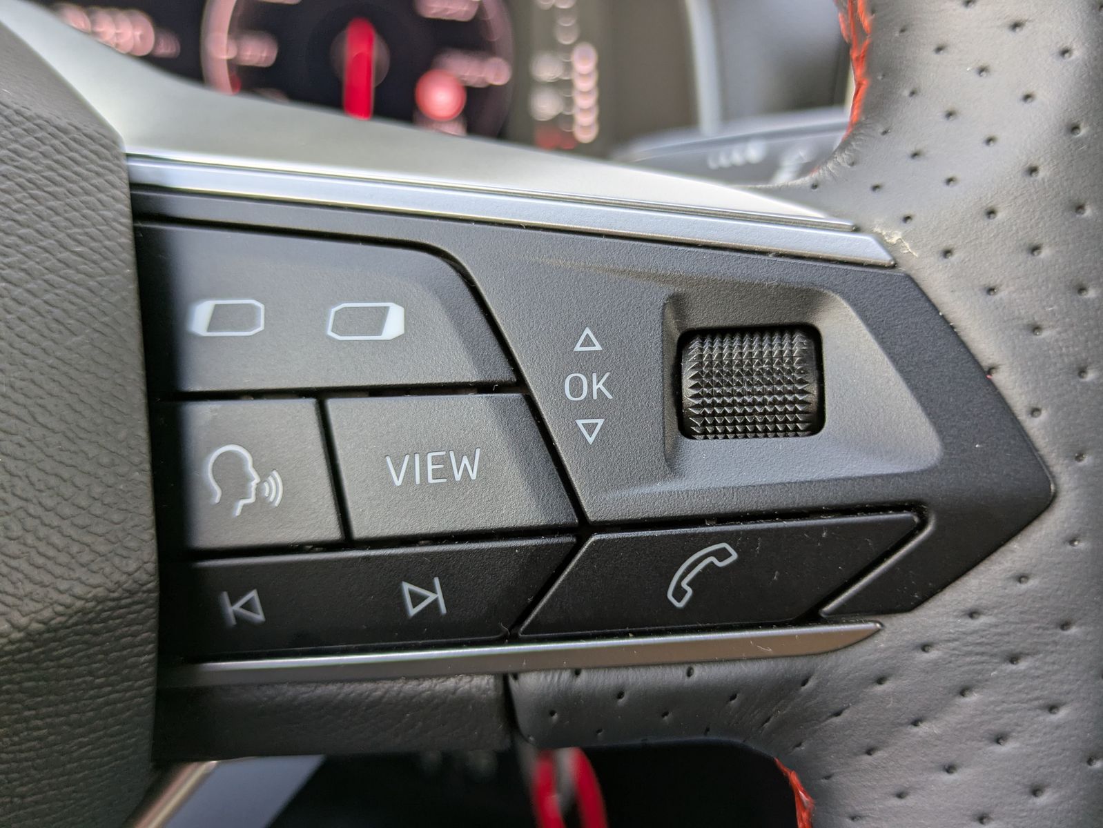 Fahrzeugabbildung SEAT Arona 1.0 TSI FR DSG AHK*ACC*LED*APP*DAB*KAMERA