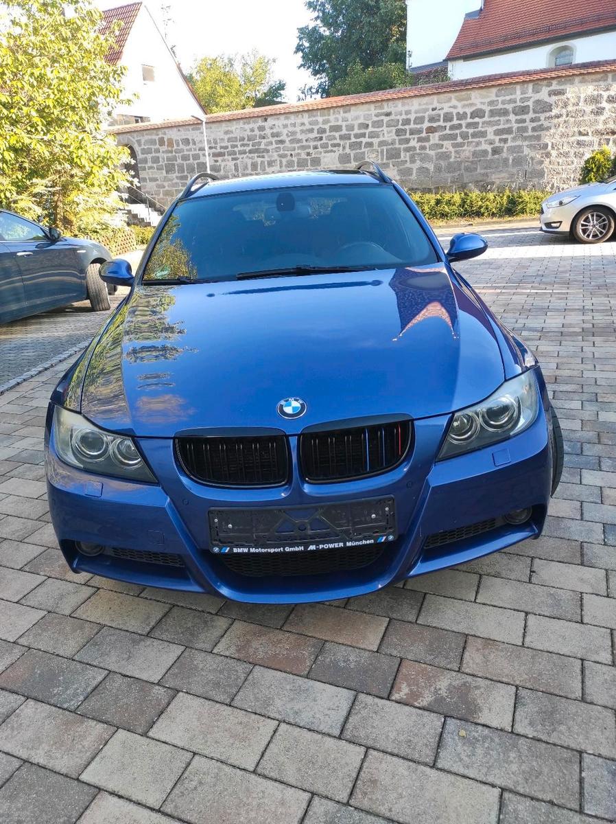 BMW 330 2006 — салон