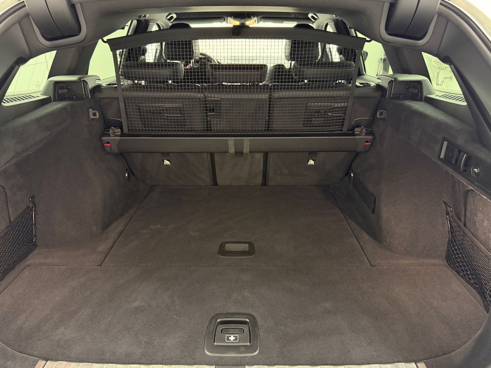 Fahrzeugabbildung BMW 320 d M SPORT/LIVE COCKPIT/MEMORY/HuD/AHK/LASER