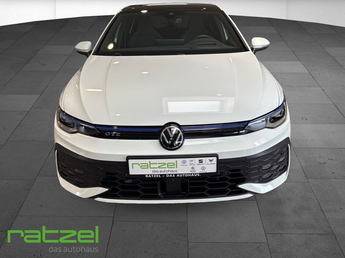 Fahrzeugabbildung Volkswagen Golf GTE 1.5 eHybrid DSG+AHK+IQ.LIGHT+RÜCKFAHRKA