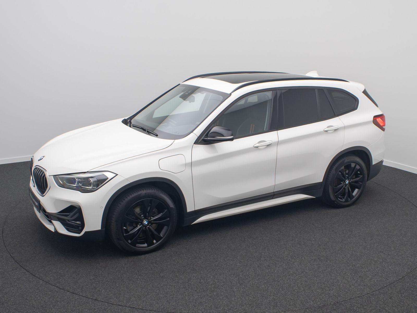 Fahrzeugabbildung BMW X1 xD25e Sport Line Kamera Alarm NaviPlus 18Zoll