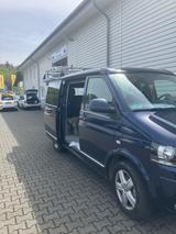 Volkswagen T5 California - blaue Volkswagen T5 California