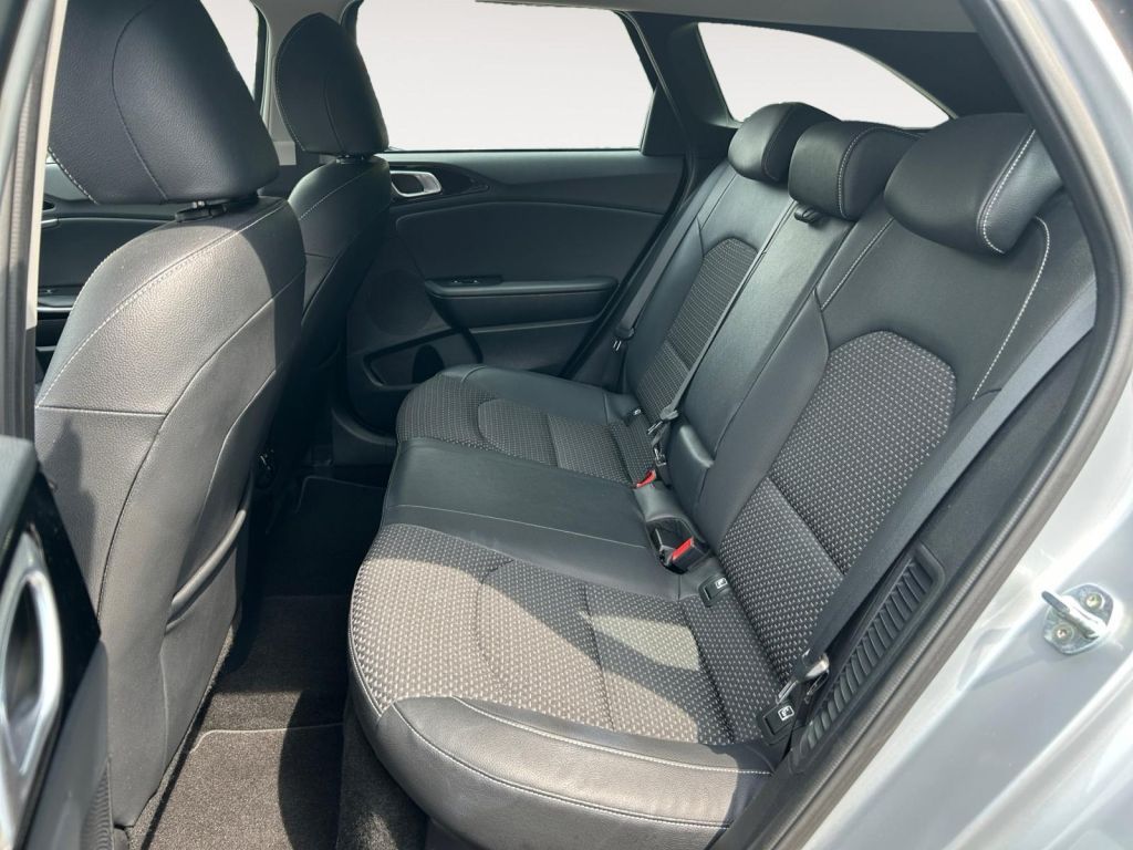 Fahrzeugabbildung Kia Ceed SW 1.6 GDI DCT OPF Plug-in-Hybrid Vision
