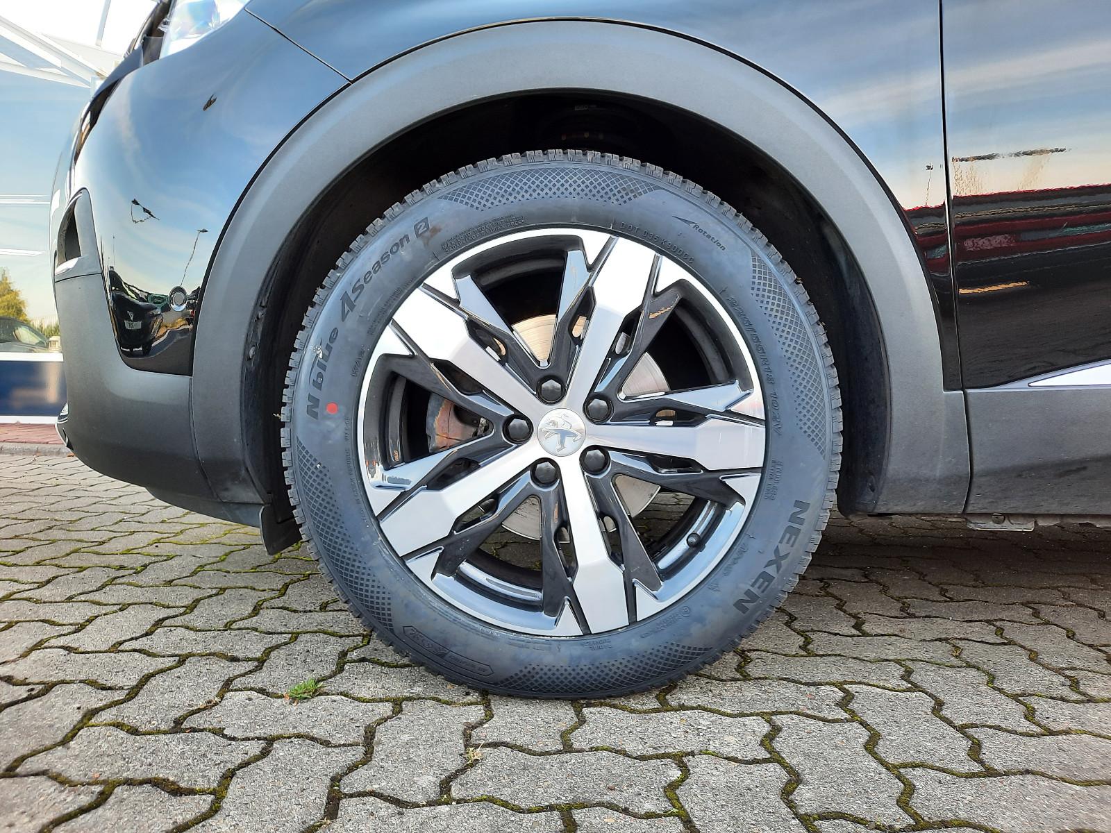 Peugeot 3008 Crossway EAT8  NAVI SH ELHK GJR aAHK