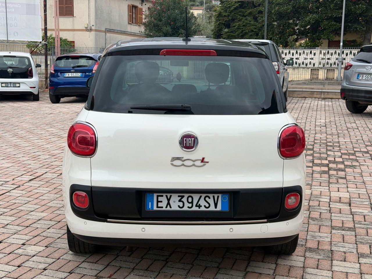 Fiat 500L 2014 — interior