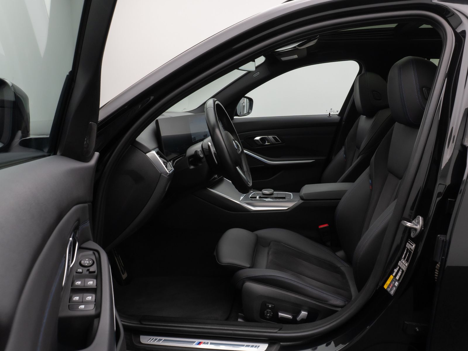 Fahrzeugabbildung BMW 330e xD M Sport Panorama Kamera HUD DAB H/K AHK