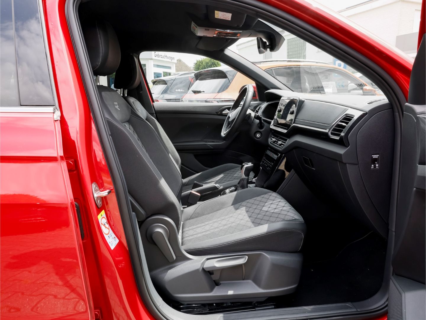 Volkswagen T-Cross R-LINE TSI DSG NAVI AHK RFK IQ.DRIVE foto 3