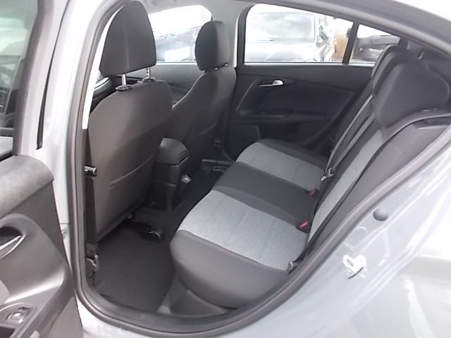 Fahrzeugabbildung Fiat Tipo Cross 1.0 + DAB + Klimaautomatik