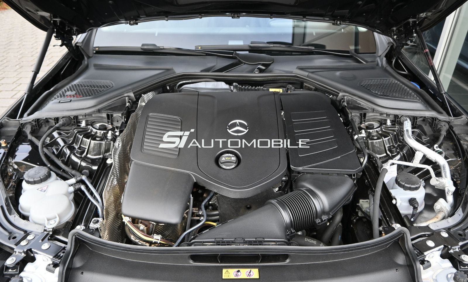 Fahrzeugabbildung Mercedes-Benz E 200 Lim. Exclusive Premium °ACC°AHK°BURMESTER°