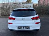 Hyundai i30 Pure *SHZ*PDC*KAMERA*TEMPO - Hyundai i30 mit Benzin-Antrieb: Kleinwagen