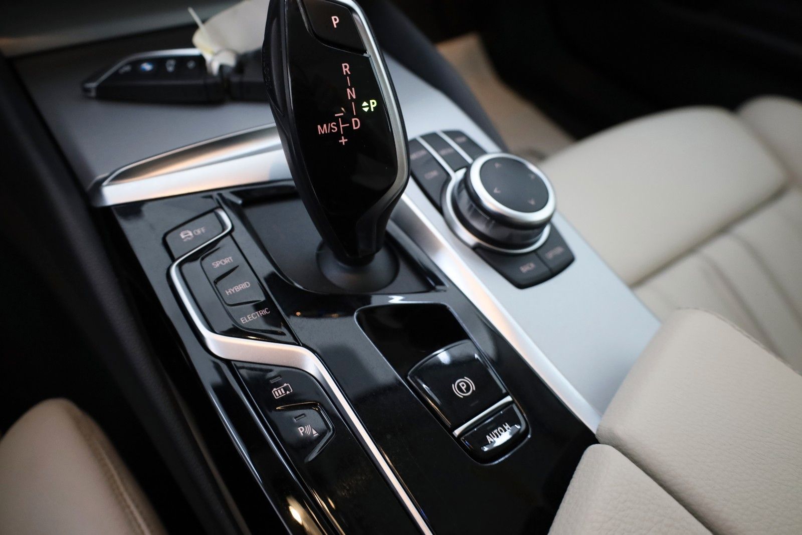 Fahrzeugabbildung BMW 530e Leder,Navi,LED,SpSi,SH,Kamera,Parkassist.