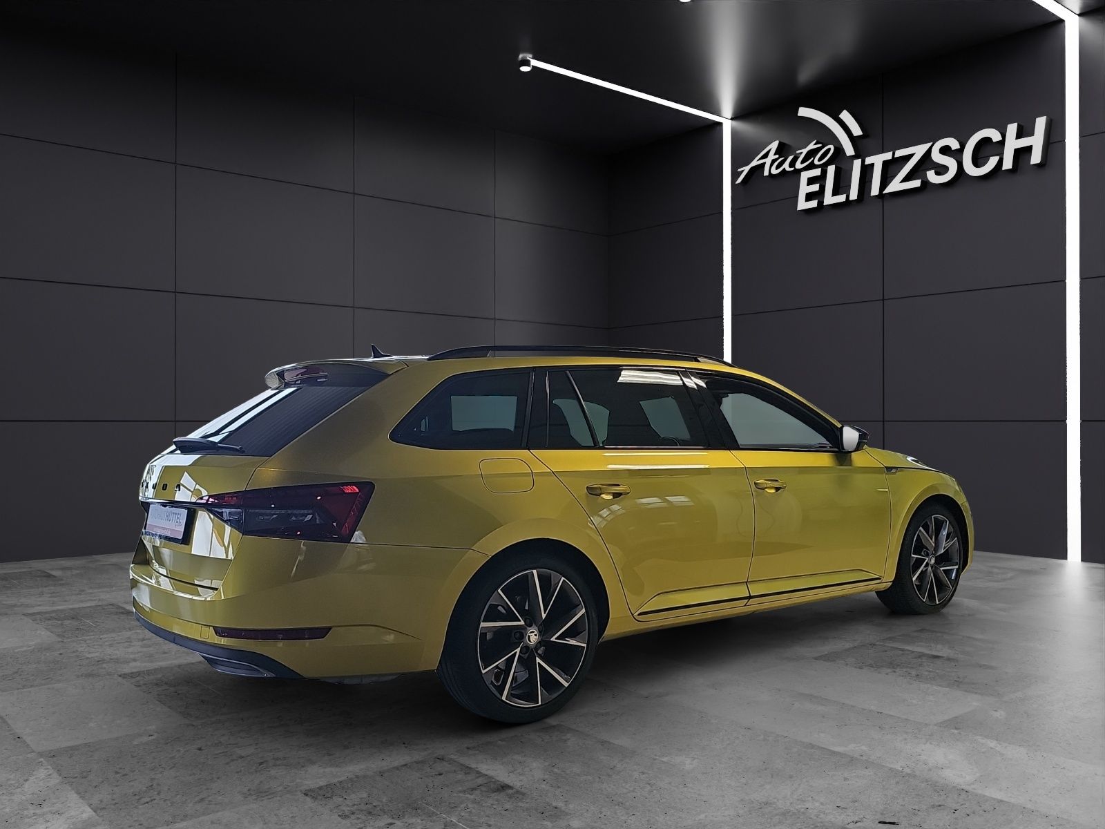 Fahrzeugabbildung SKODA Superb Combi Sportline 2.0 TSI DSG AHZV DCC ACC