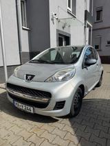 Peugeot 107 - silberne Peugeot 107