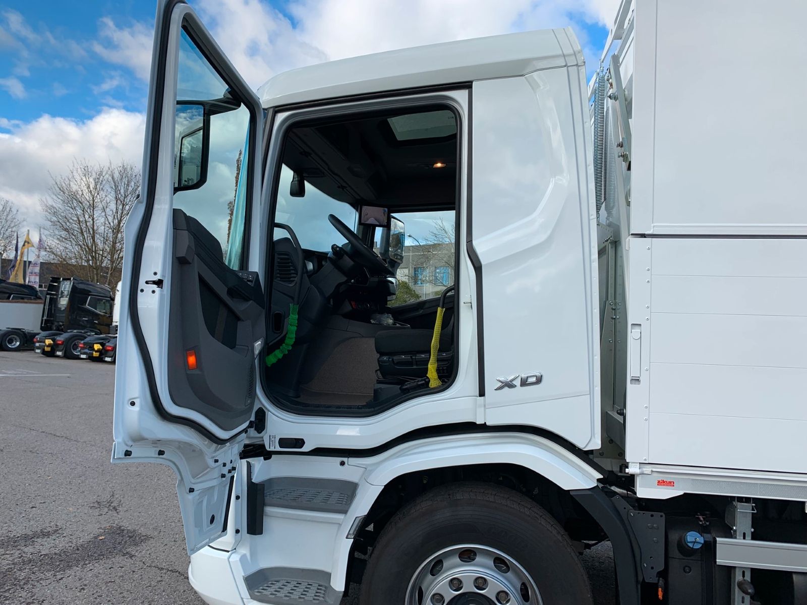 Fahrzeugabbildung DAF FA XD 370 zikun Swing-Board-Aufbau