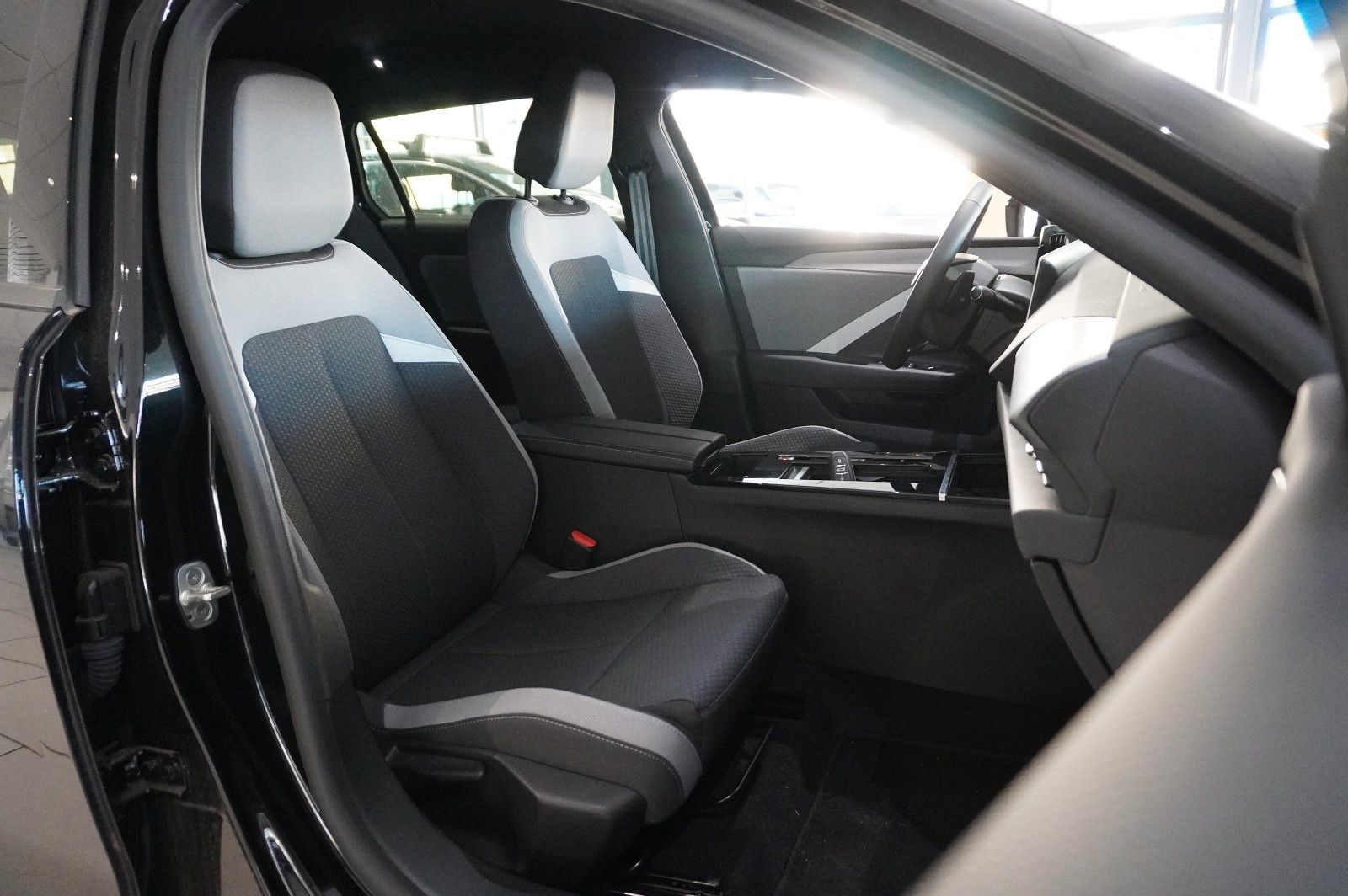 Fahrzeugabbildung Opel Astra L ST 1.2T EDITION AT-8 NAVI/LED/SPORT/DAB+