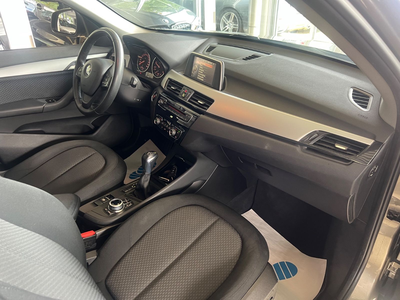 Fahrzeugabbildung BMW X1 sDrive 18 d Advantage *LED*NAVI*SITZHEIZUNG*