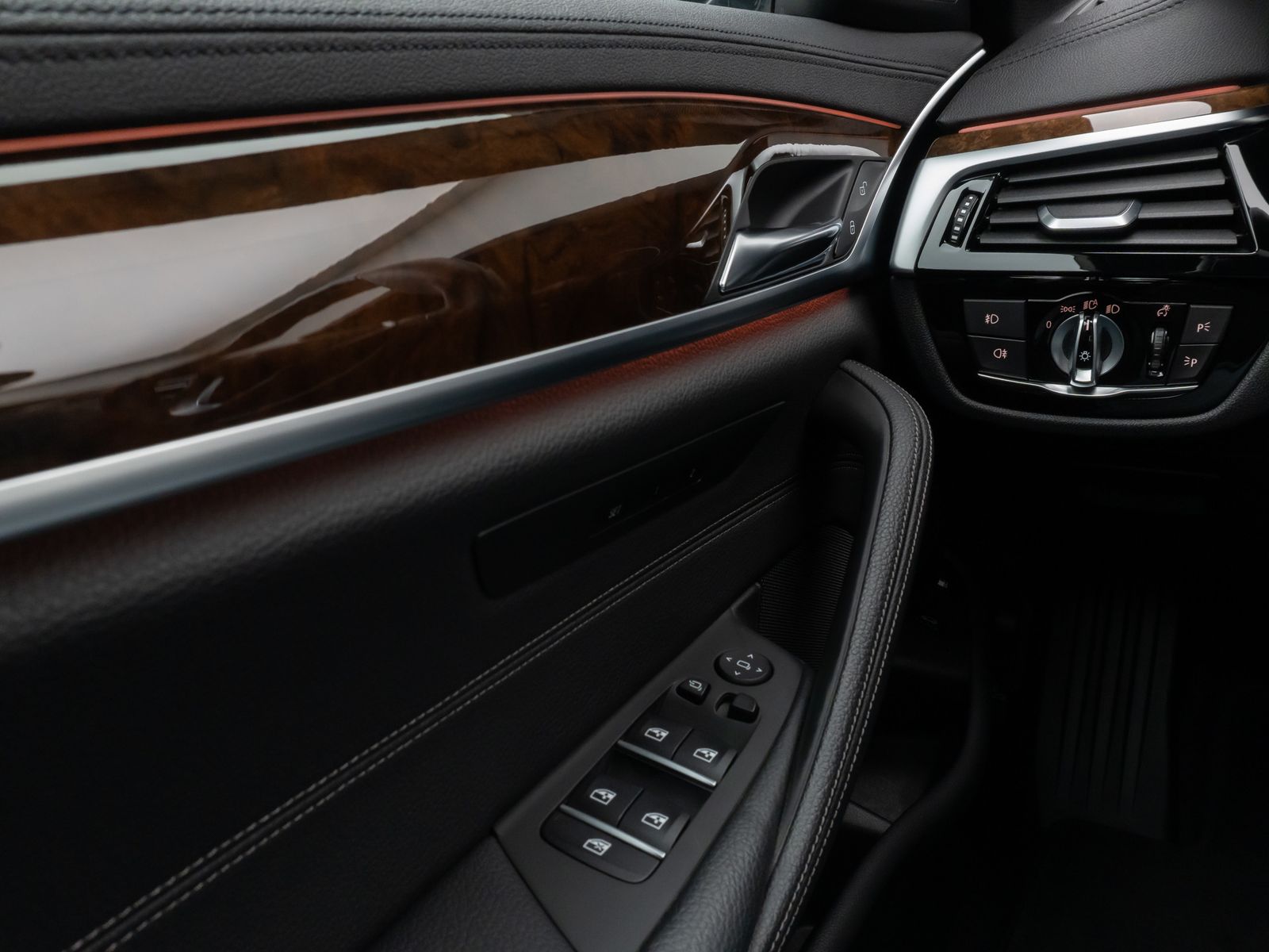 Fahrzeugabbildung BMW 530e iP Luxury Line Kamera HiFi Fernlichtassist